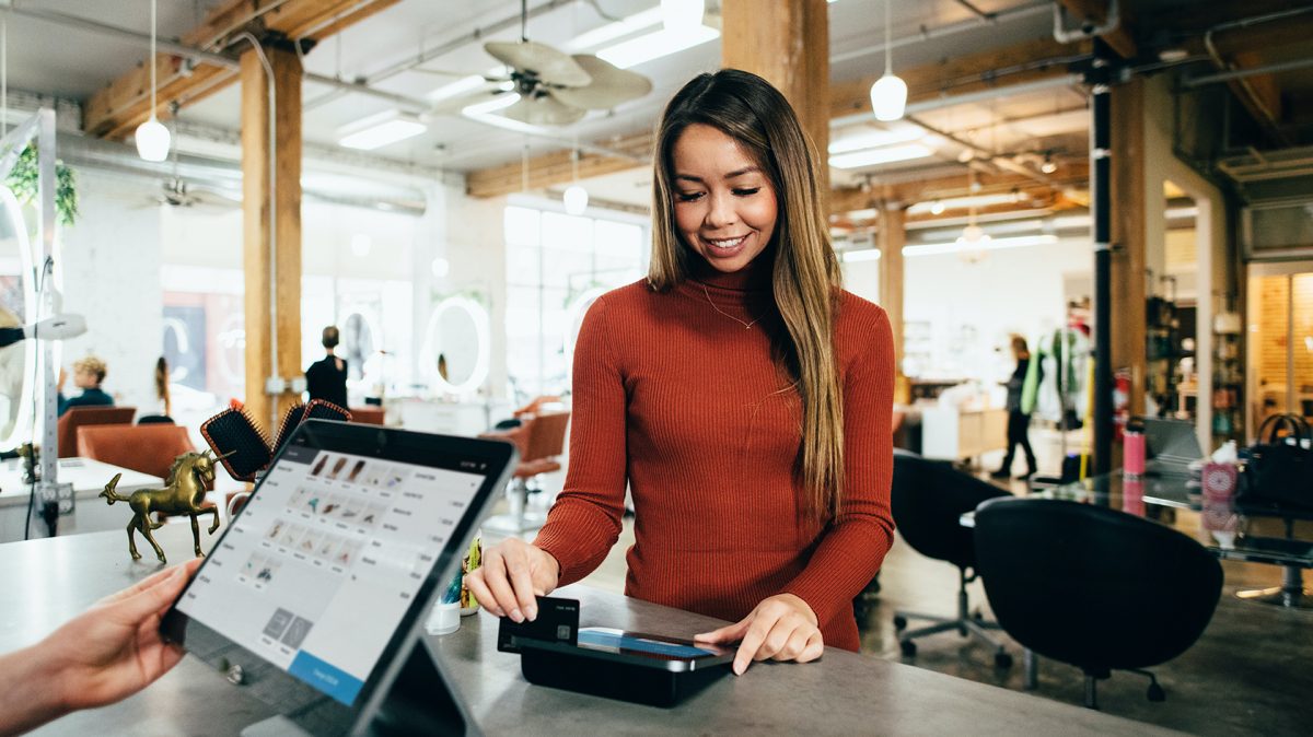 women shopping with credit card